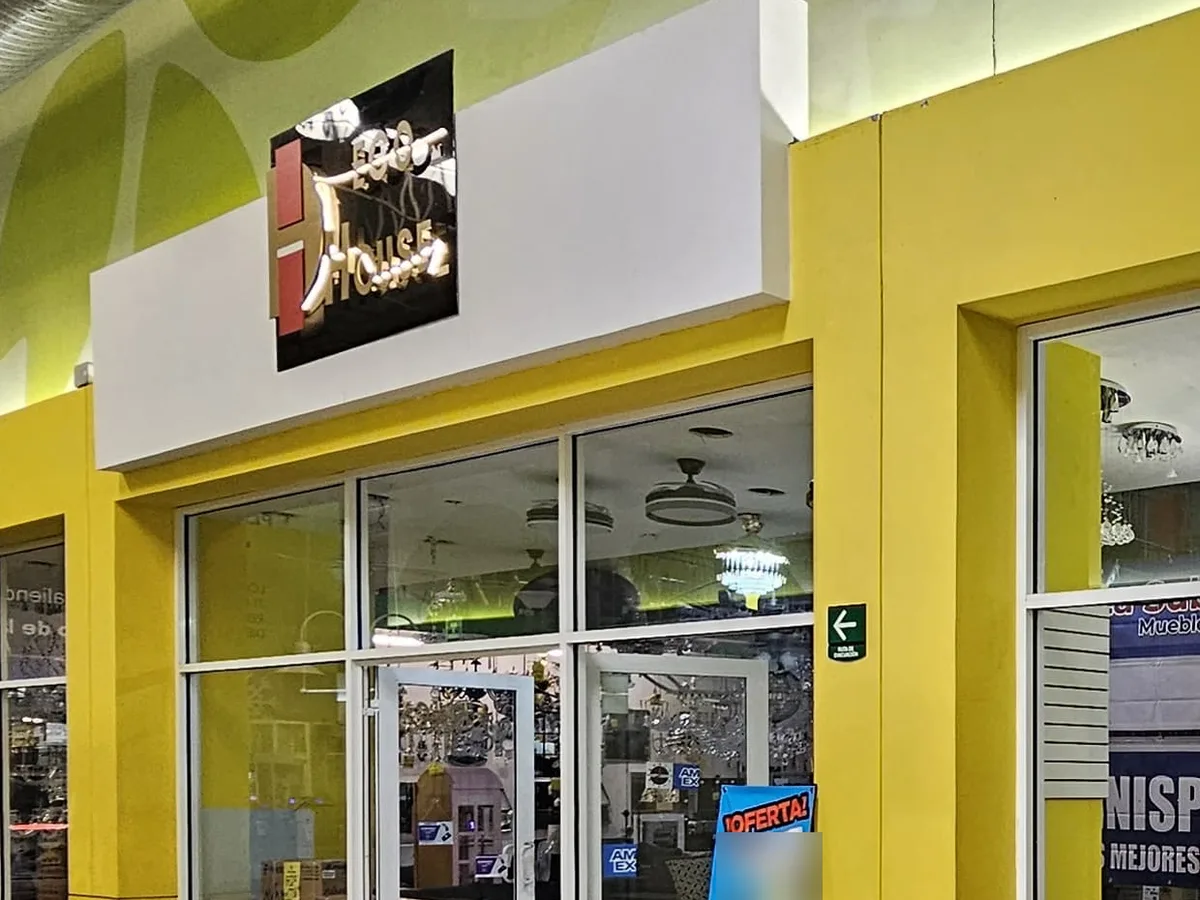 Local de La Subasta Mueblerías dentro de Plazas Outlet, en General Escobedo