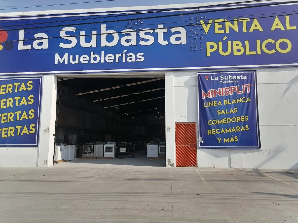 Fachada de La Subasta Mueblerías en San Nicolás de los Garza, Av. Adolfo López Mateos 4205
